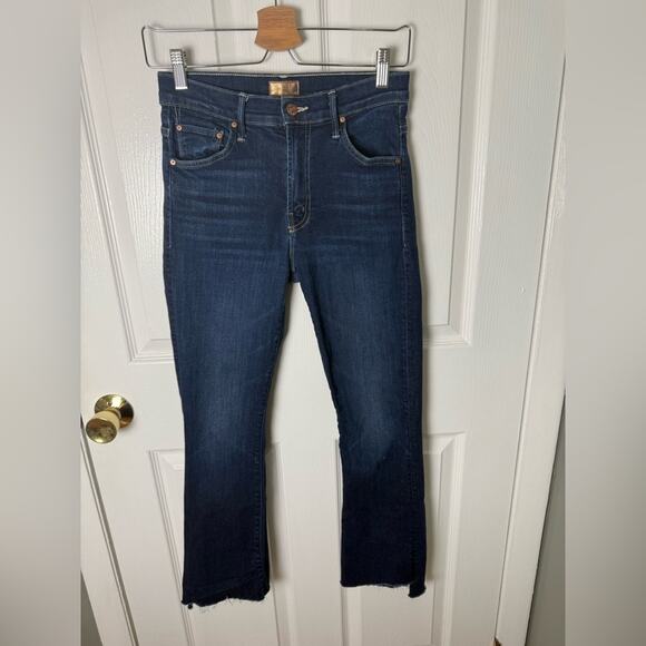 Mother The Insider Crop Step Fray Jeans in Off Limits 25 - Picture 2 of 9